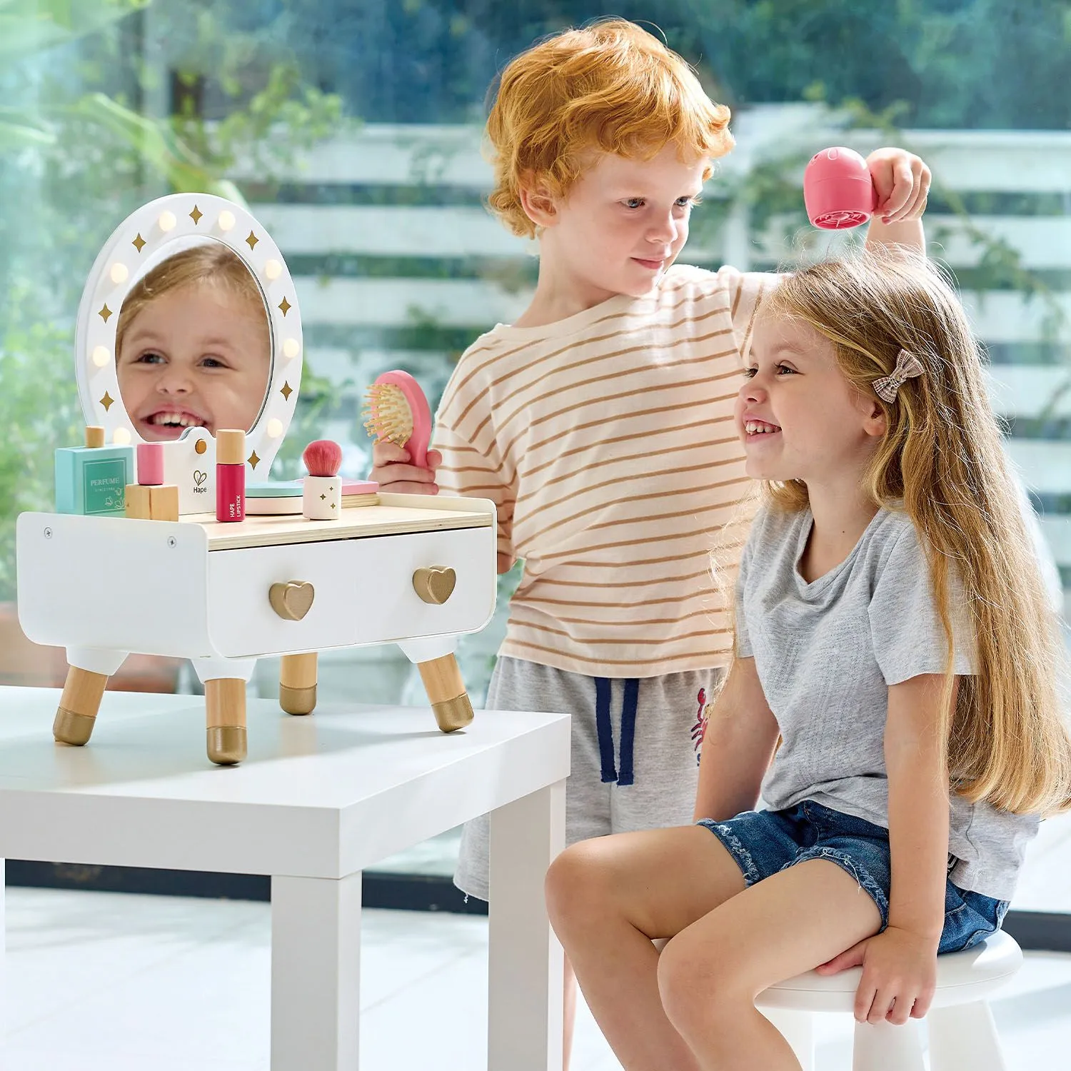 Hабор игровой HAPE Туалетный столик с аксессуарами «Делюкс комплект» E3219_HP