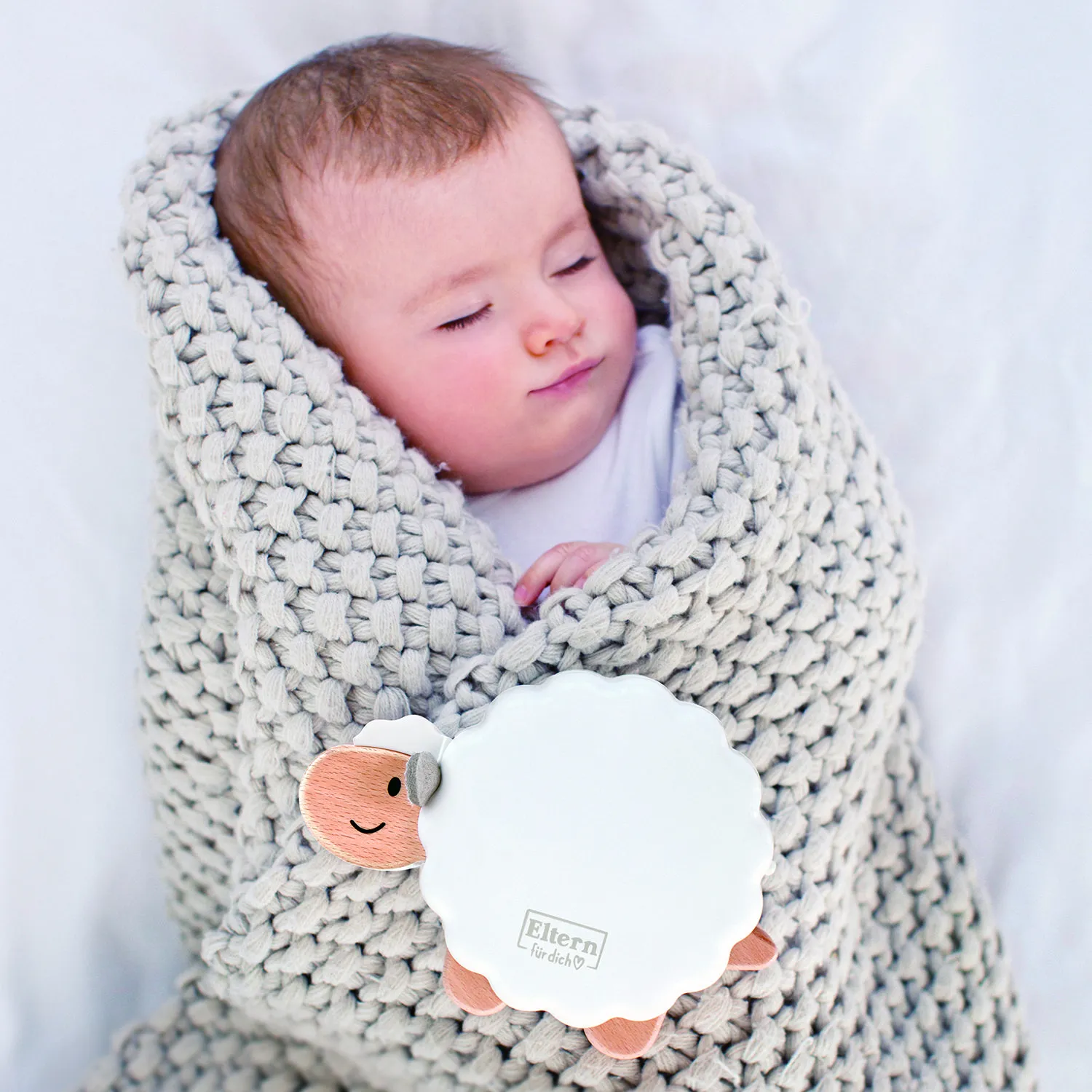 Игрушка-ночник музыкальная для малышей Hape «Овечка»