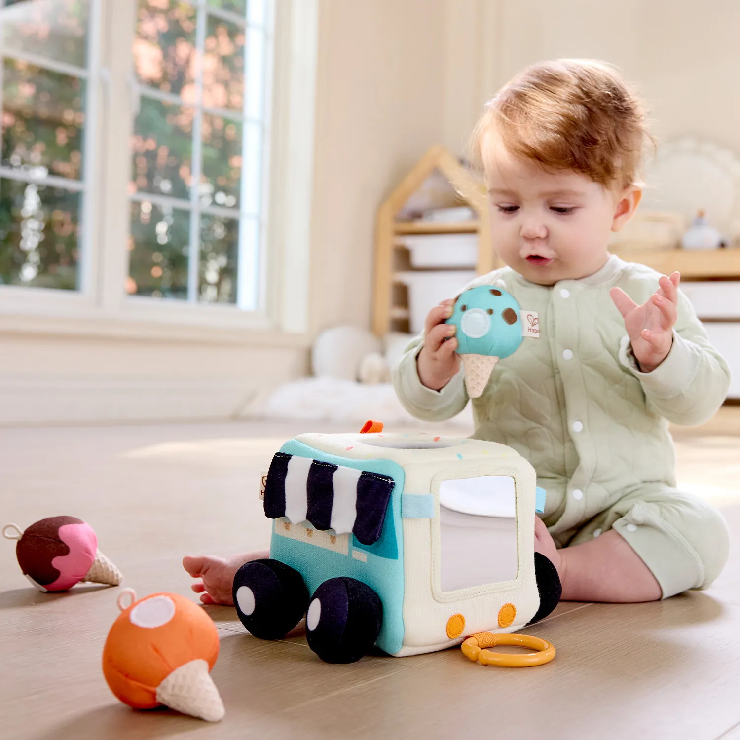 Игрушка HAPE для малышей  «Машинка» плюшевая Фургон мороженщика E0075_HP