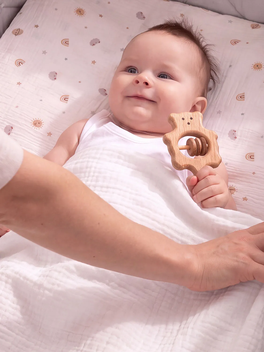 Комплект простыней на резинке PERINA для колыбели CoZee Muslin 81х51 см 2 шт Планеты/Латте ПРCZ-M.1.25х2.1. Изображение 7