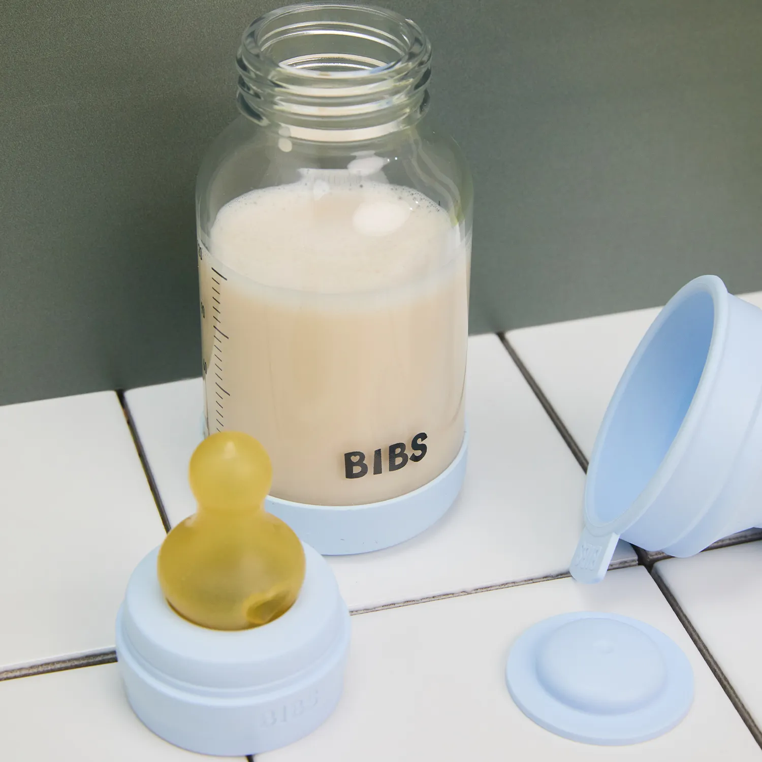 Бутылочка BIBS стеклянная для кормления с латексной соской средний поток 240 мл