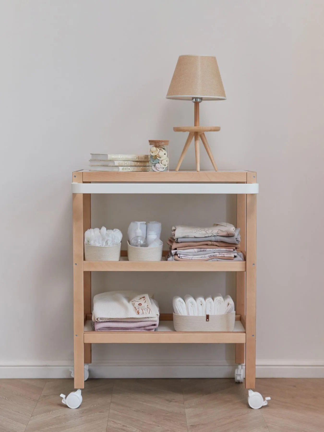 Комплект Happy Baby: пеленальный стол LAFINO с матрасом white 91039