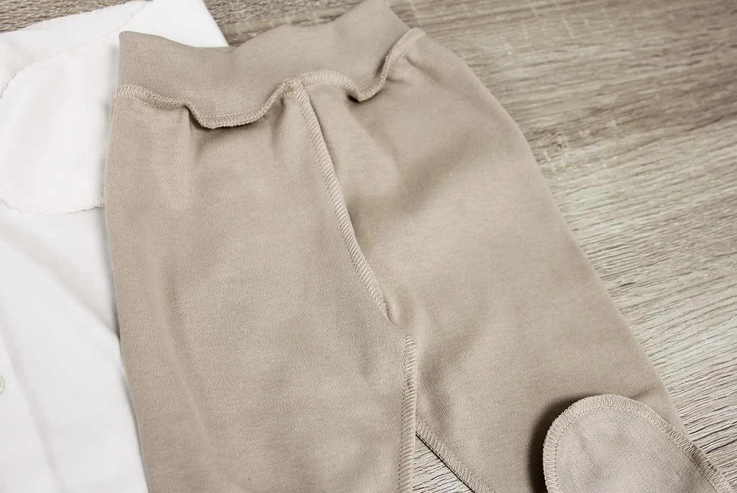 Комплект Lapsi № 5.4 для новорожденного: чепчик, боди, комбинезон, ползунки (молочный/бежевый)