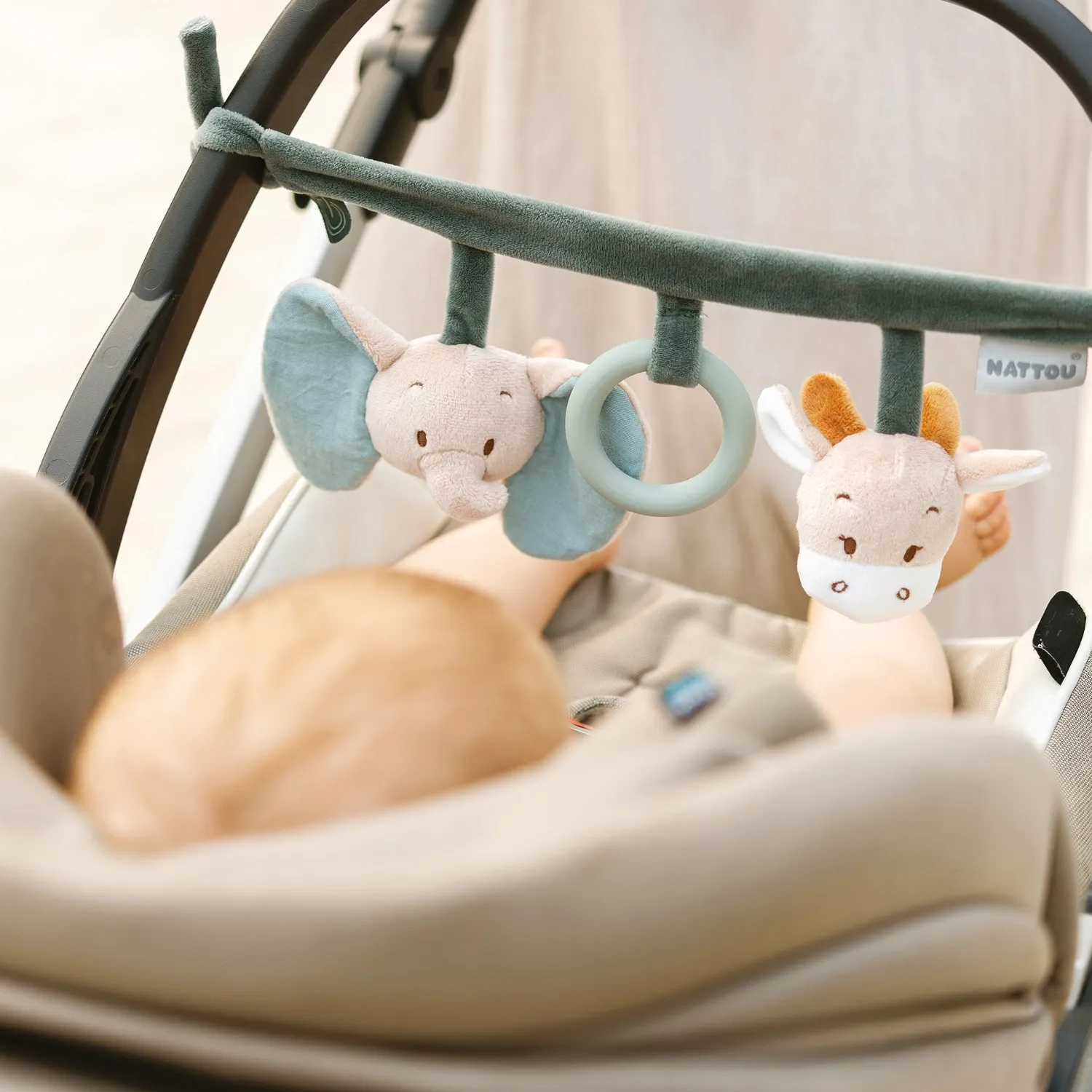 Игрушка мягкая Nattou Rattle Luna & Axel Слоник 748186