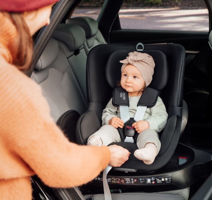 Автокресло 0+/1 Britax Roemer Dualfix Plus + вкладыш для комфорта