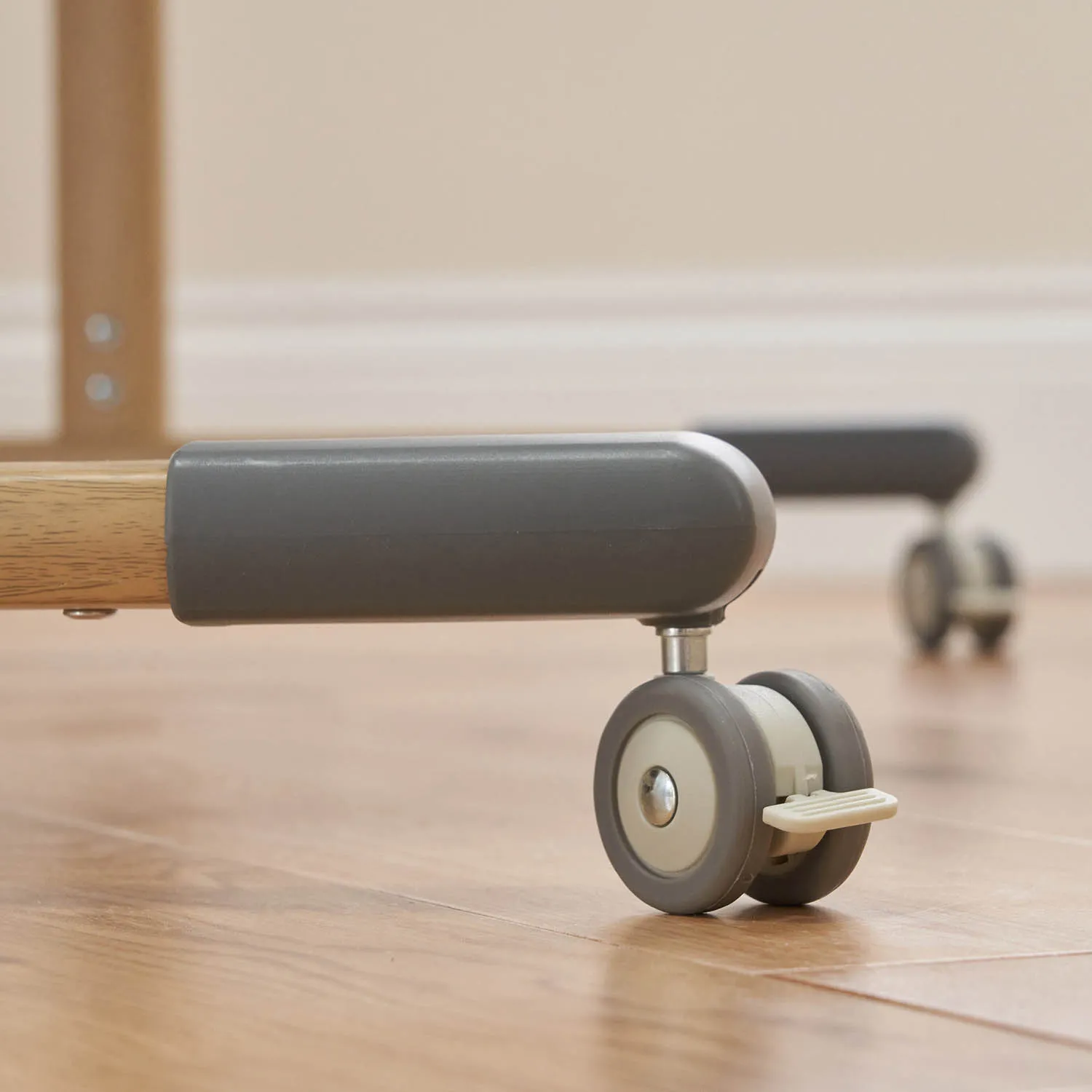 Колыбель Tutti Bambini ZiZee с колесами Витрина