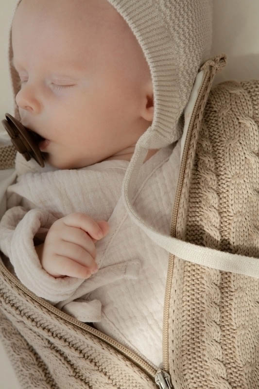 Кокон вязаный детский LoomKnits Oliver Капучино