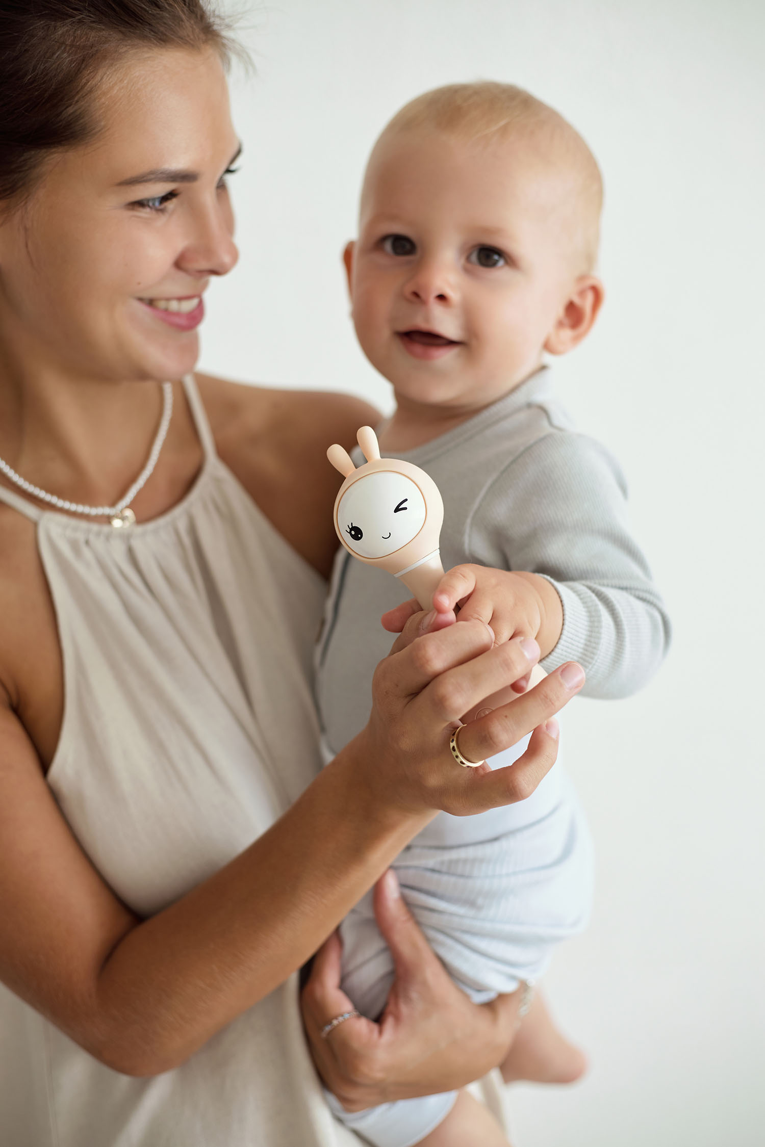 Музыкальная игрушка Alilo Умный зайка R1 бежевый 60407