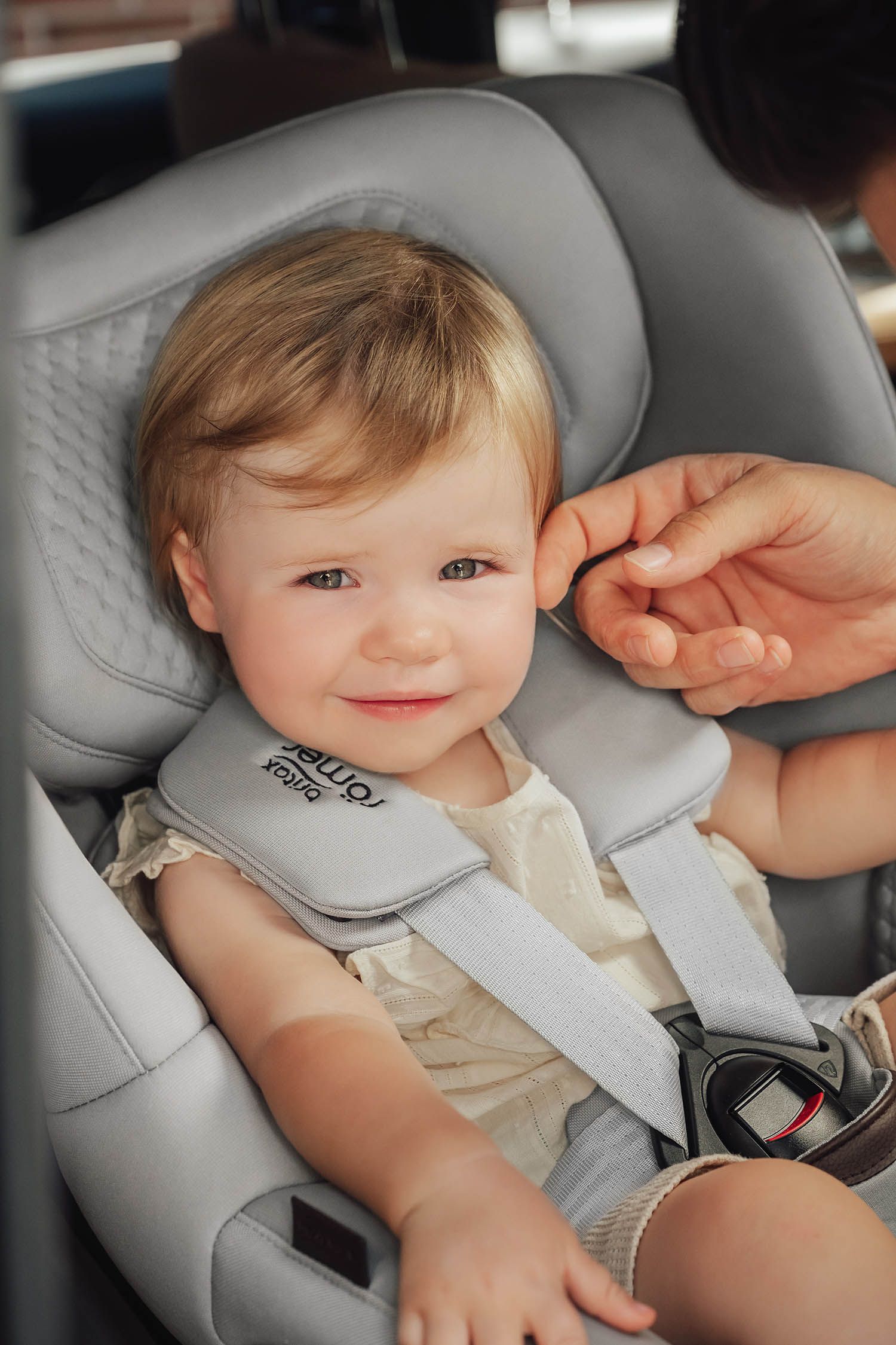 Автокресло 0+/1 Britax Roemer Dualfix Pro M Lux