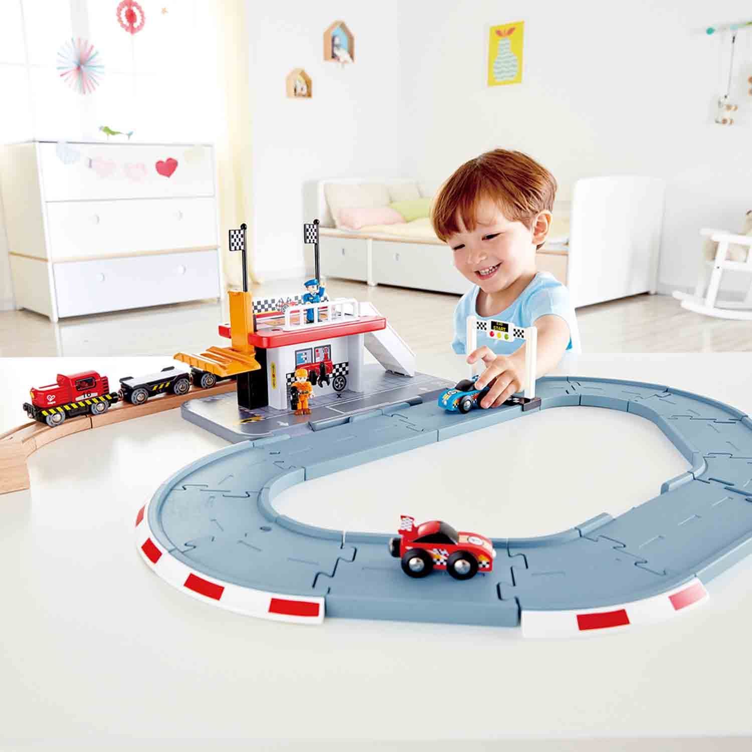 Игровой набор Hape «Гоночная станция»
