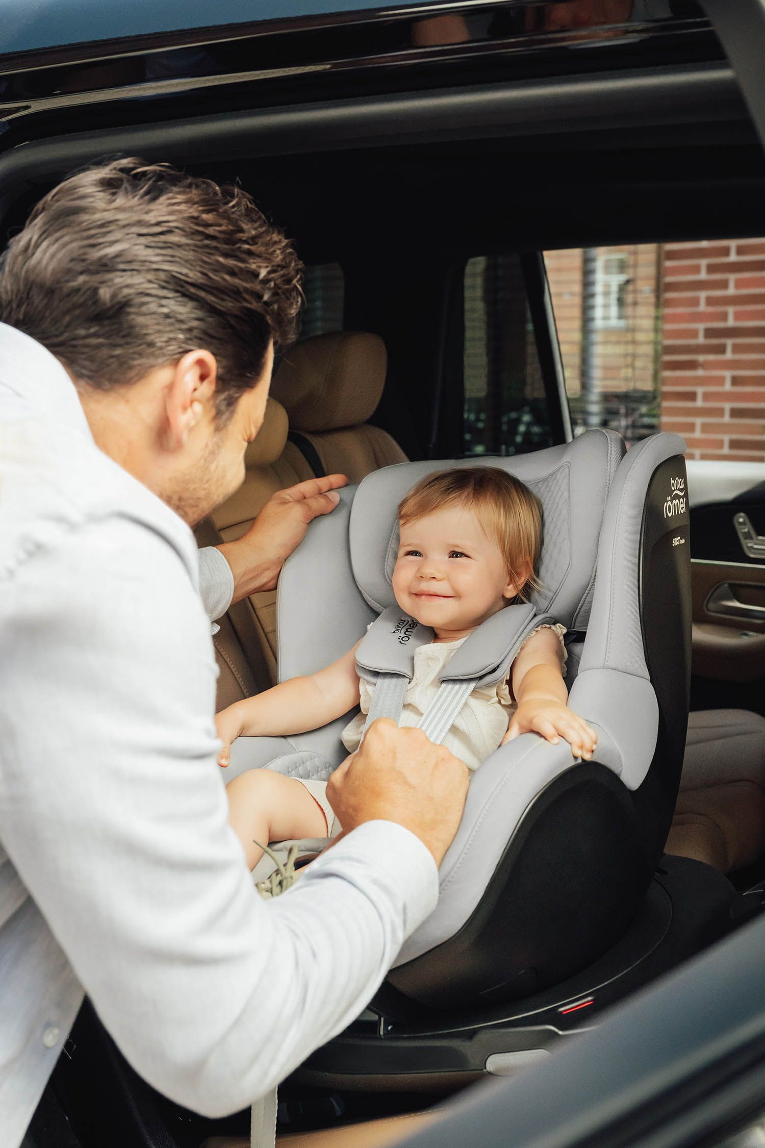 Автокресло 0+/1 Britax Roemer Dualfix Pro M Lux
