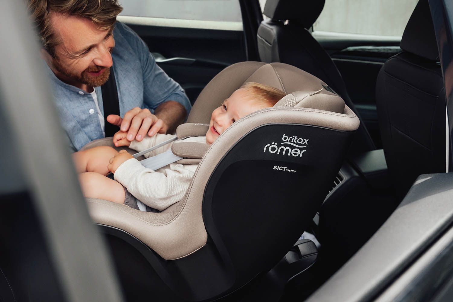 Автокресло 0+/1 Britax Roemer Dualfix Pro M Lux