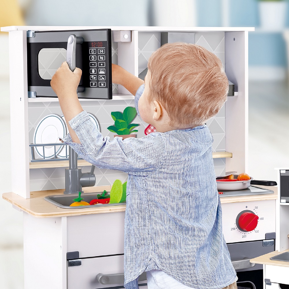 Игровая кухня Hape со звуком, светом и вытяжкой