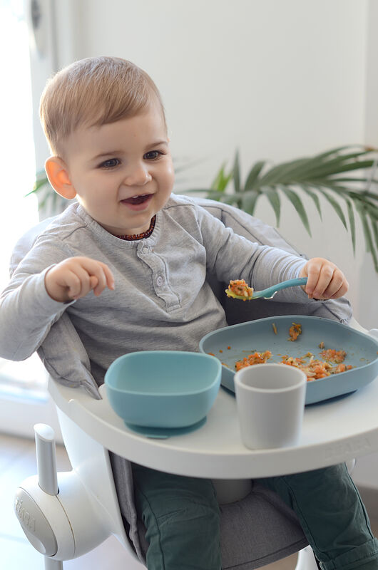 Набор детской посуды Beaba Slicone Meal Set (2 тарелки, стакан, ложка)