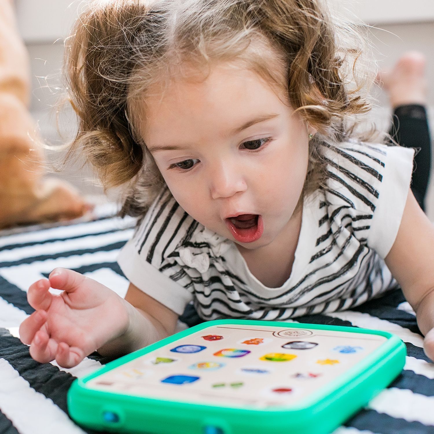 Музыкальная игрушка Hape «Планшет»