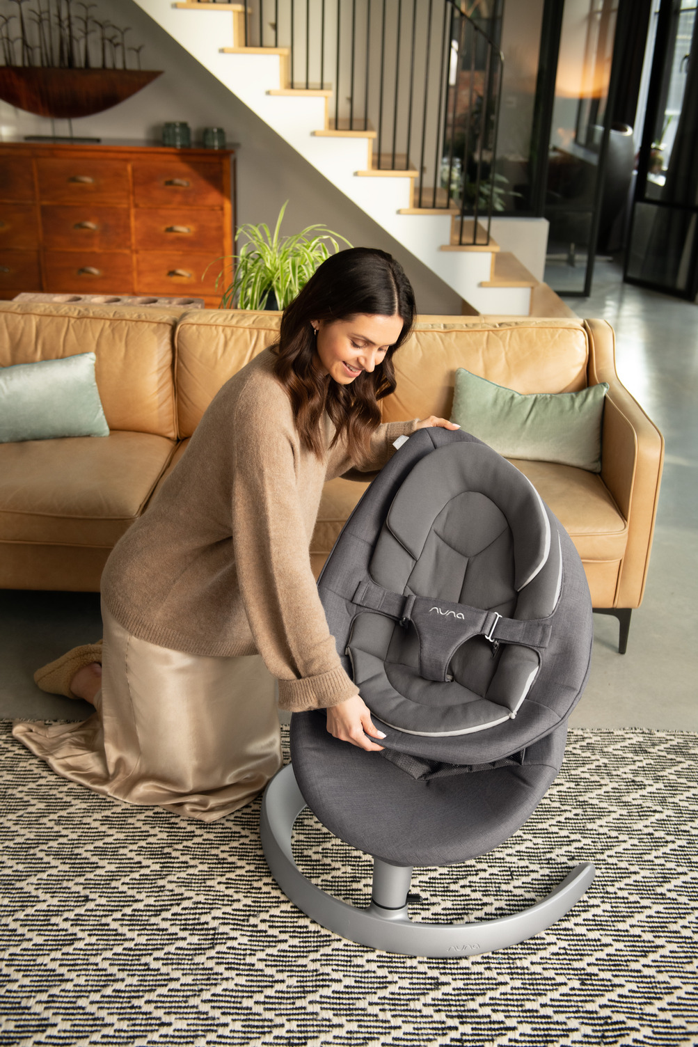 Шезлонг Nuna LEAF GROW