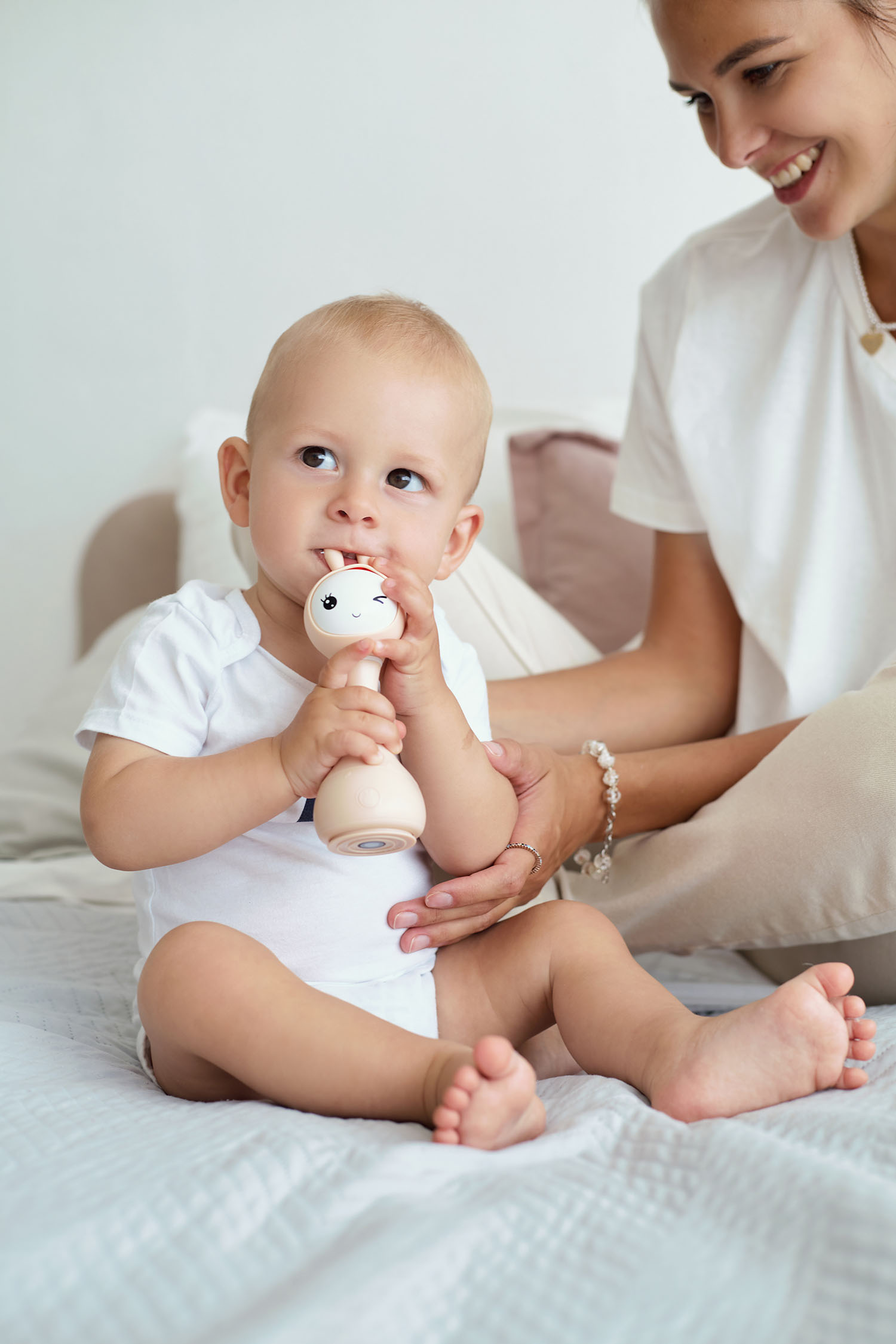 Музыкальная игрушка Alilo Умный зайка R1 бежевый 60407