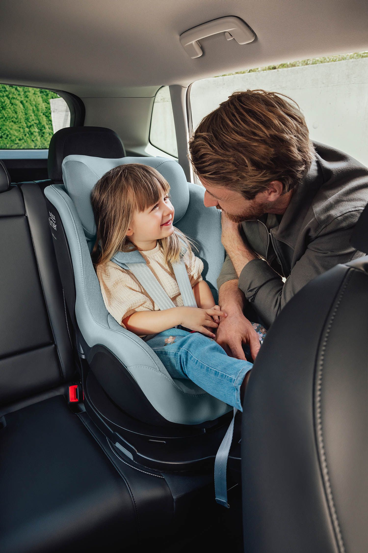 Автокресло 0+/1 Britax Roemer Dualfix Pro M Lux