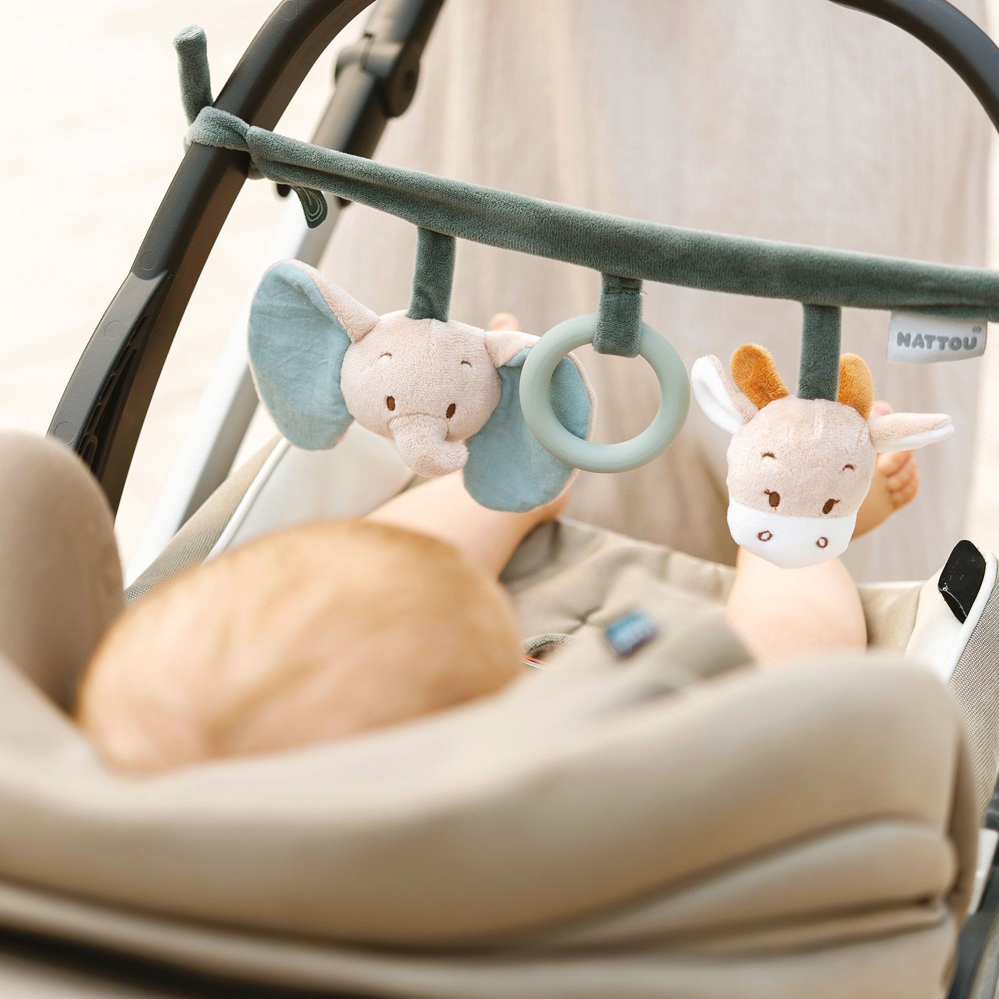 Игрушка мягкая Nattou Soft toy Luna & Axel Жираф и Слоник на завязках 748162