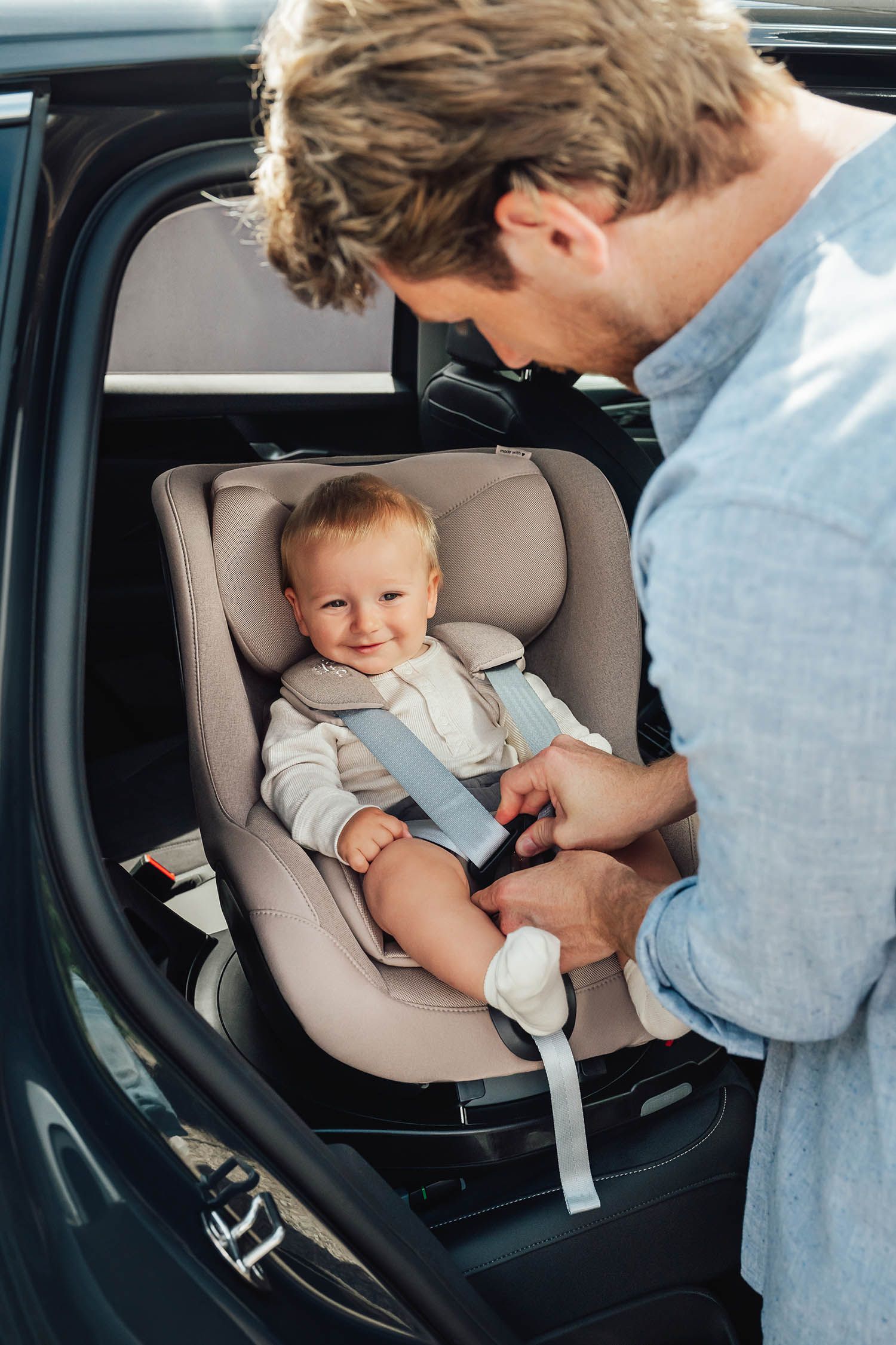 Автокресло 0+/1 Britax Roemer Dualfix Pro M Lux