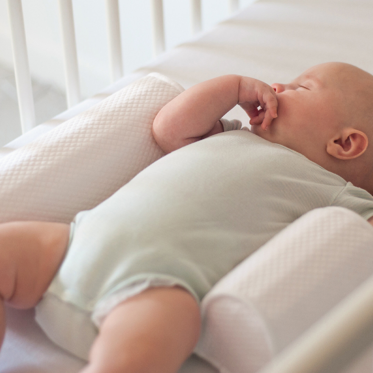 Позиционер-подушка Beaba для сна BEBECAL