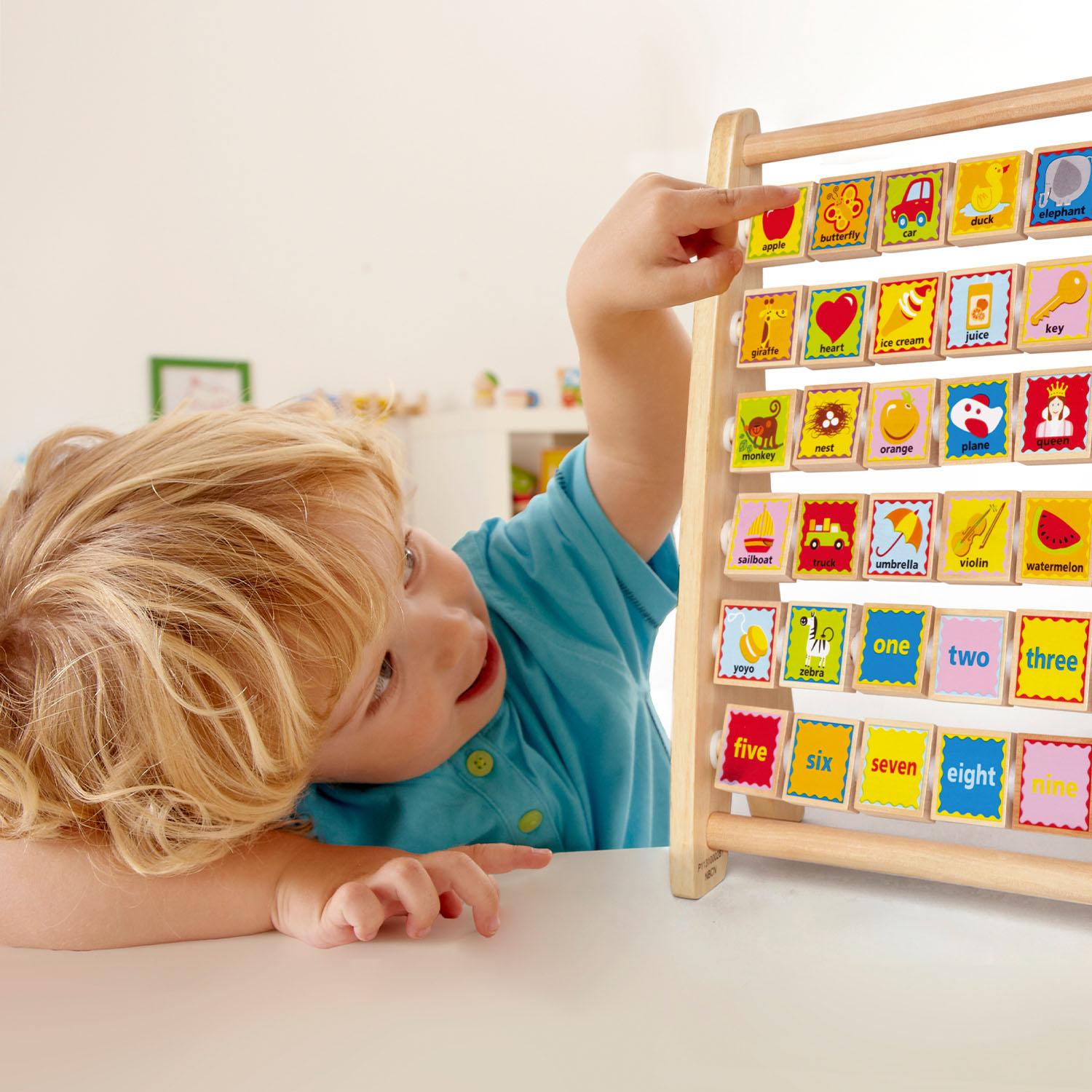 Набор игровой Hape «Счеты» Английский алфавит E1002_HP