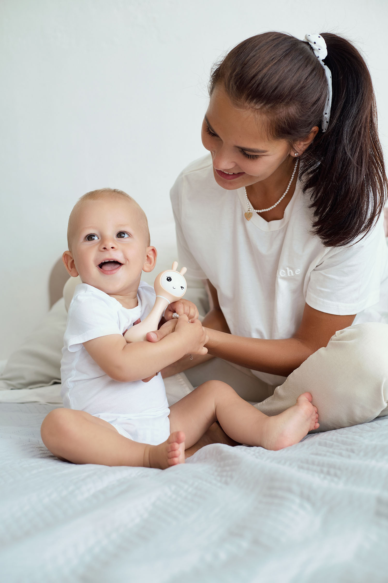 Музыкальная игрушка Alilo Умный зайка R1 бежевый 60407