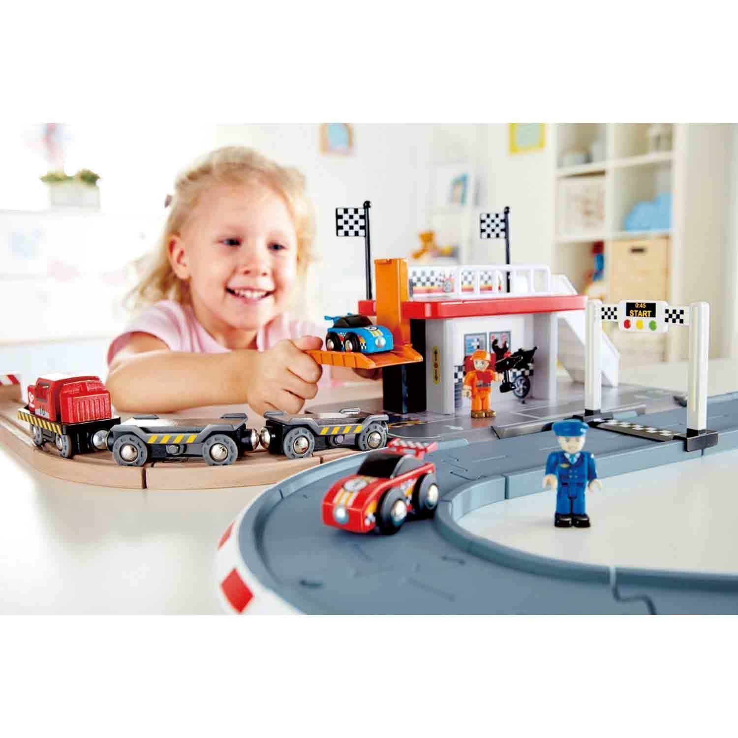 Игровой набор Hape «Гоночная станция»