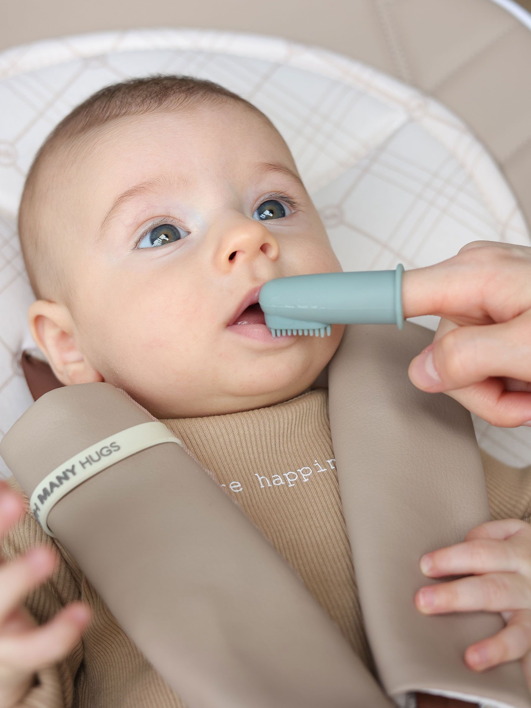 Щетка Happy Baby зубная на палец 20012