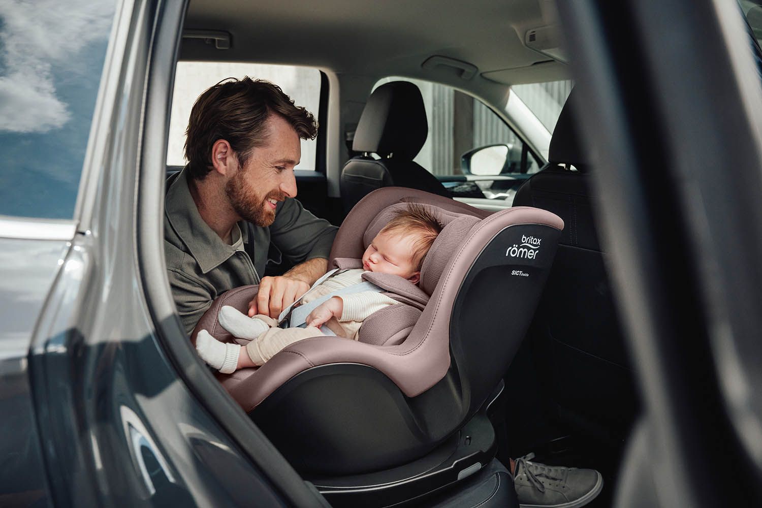Автокресло 0+/1 Britax Roemer Dualfix Pro M Lux